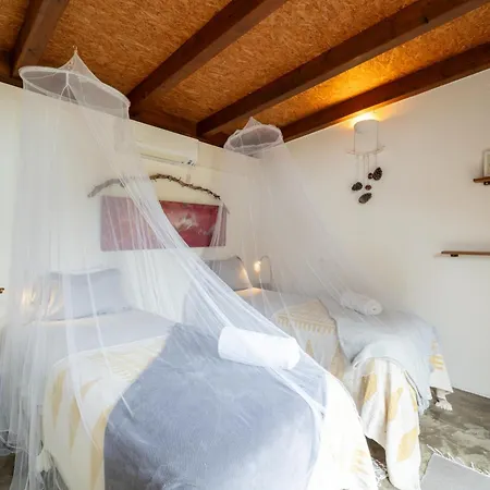 Amrita Shala Kamp alanı *