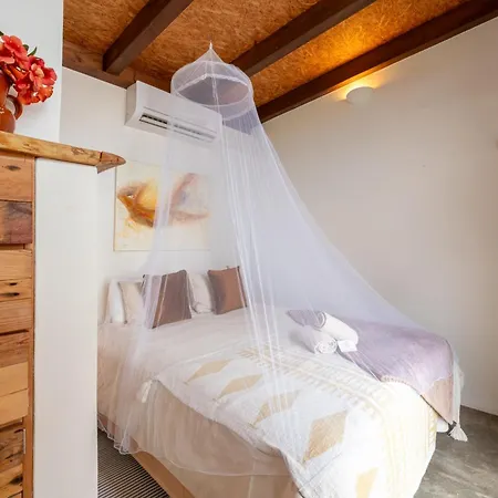 Amrita Shala Camping Colares