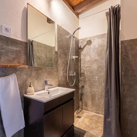 Amrita Shala Campingplads Colares