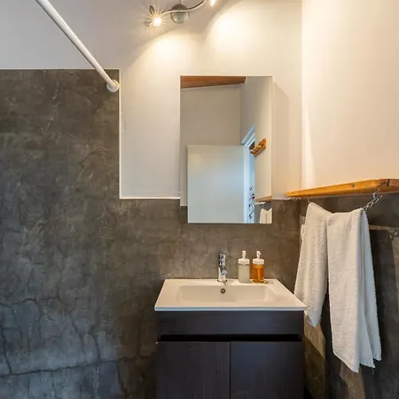 Amrita Shala Colares