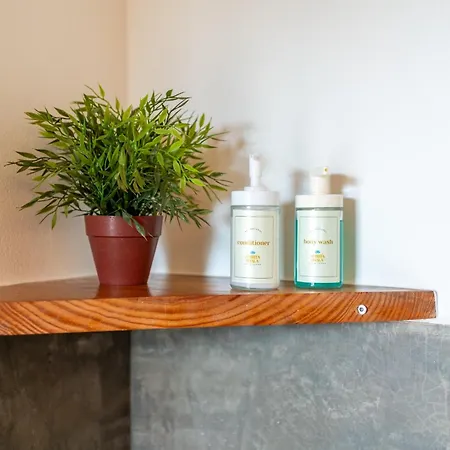 Amrita Shala * Colares