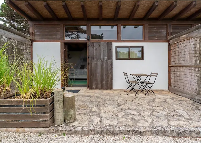 Amrita Shala * Colares