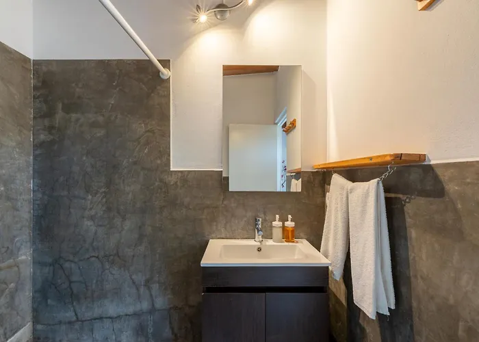 Amrita Shala Colares