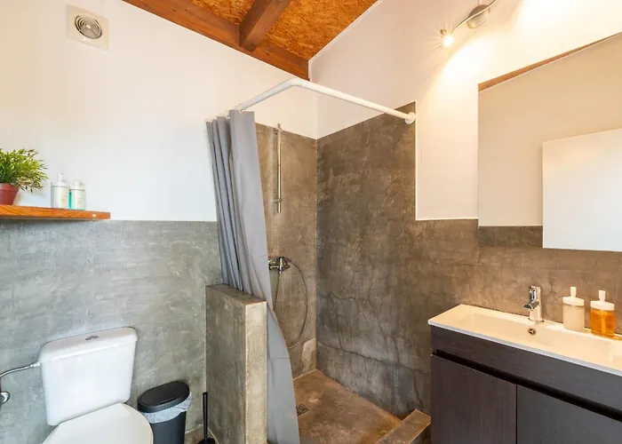 Amrita Shala * Colares